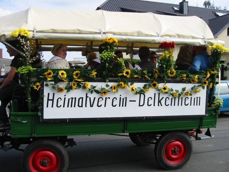Die Wagen kommen.