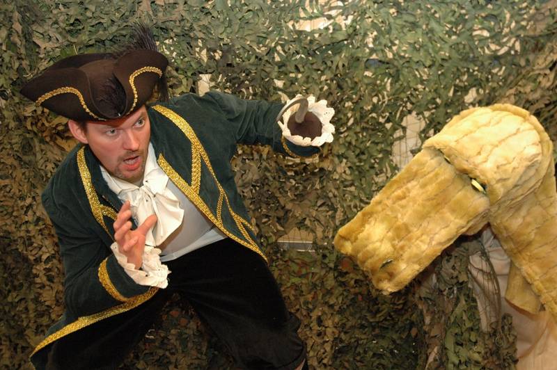 Hook hat Angst, dass ihm das Krokodil noch mal erwischt.